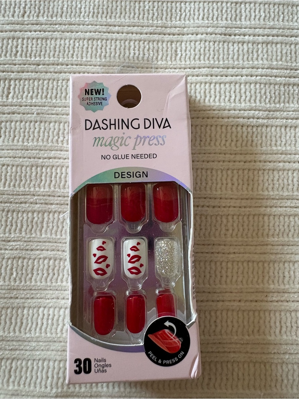 Dashing Diva Magic Press Red Kiss Design Press-On Nails